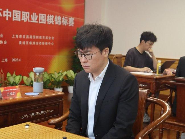 国产精品人成在线播放新网站