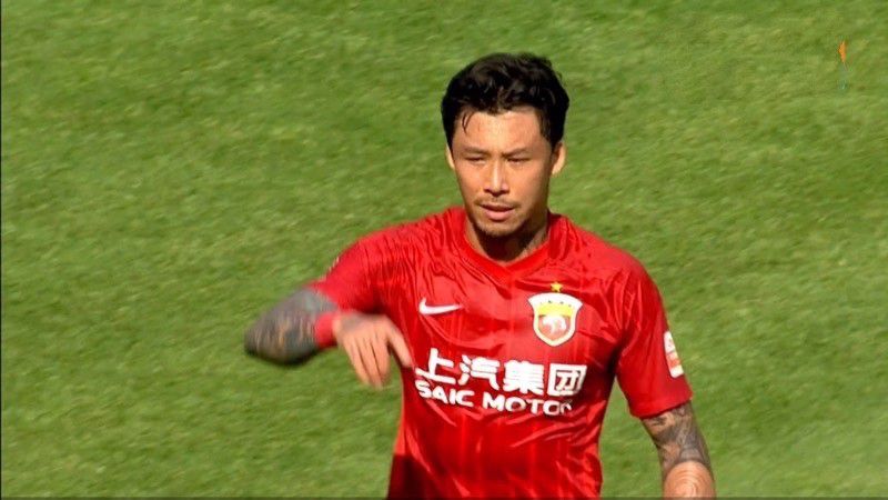 双乳被两个男人吮