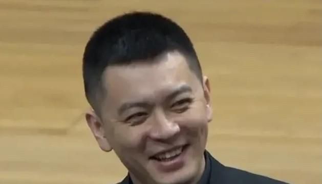 把裙子脱了趴好屁股翘起来打