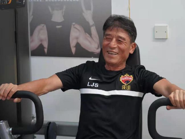 两男吮着她的花蒂尿 在线观看